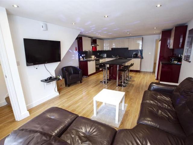 6 bedroom house to rent