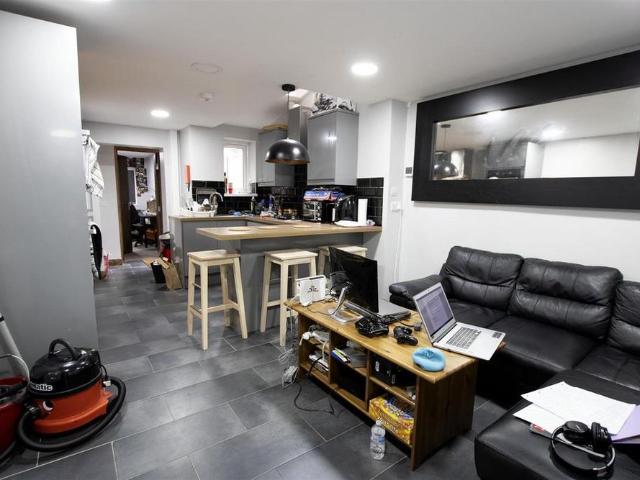 6 bedroom house to rent