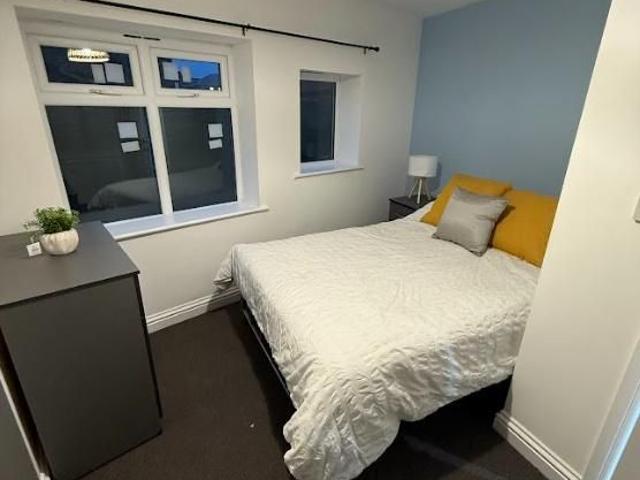 6 bedroom house to rent