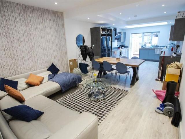 6 bedroom house to rent