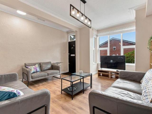6 bedroom house to rent