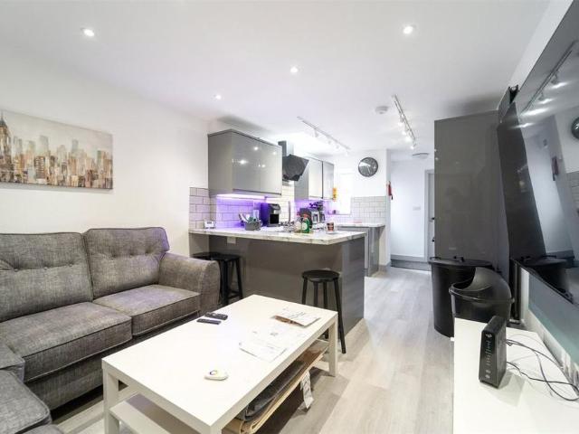 6 bedroom house to rent