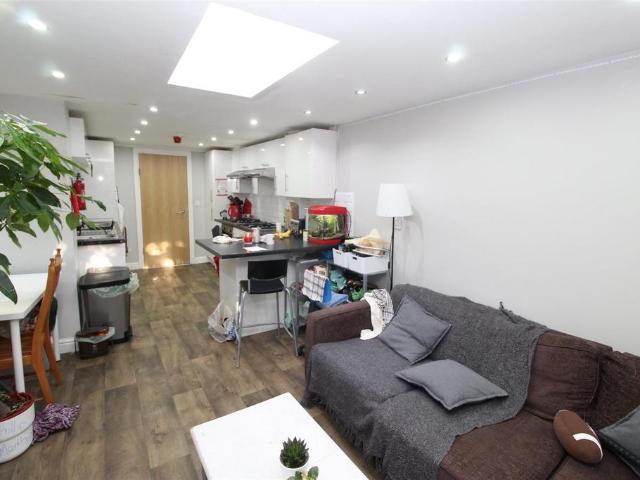 6 bedroom house to rent