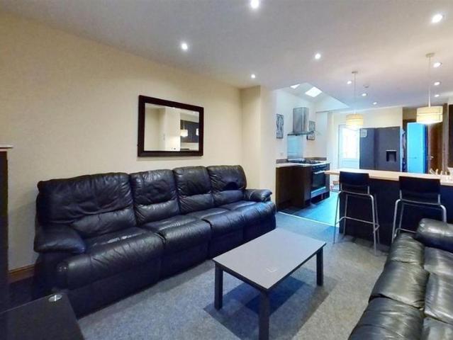 6 bedroom house to rent