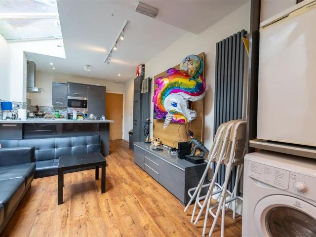 6 bedroom house to rent