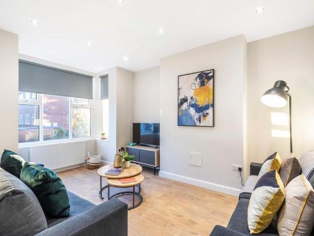 6 bedroom house to rent