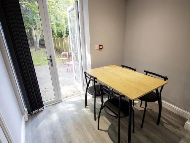 6 bedroom house to rent