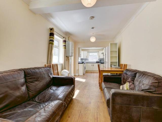 6 bedroom house to rent