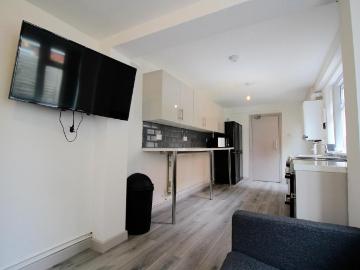 6 bedroom house to rent