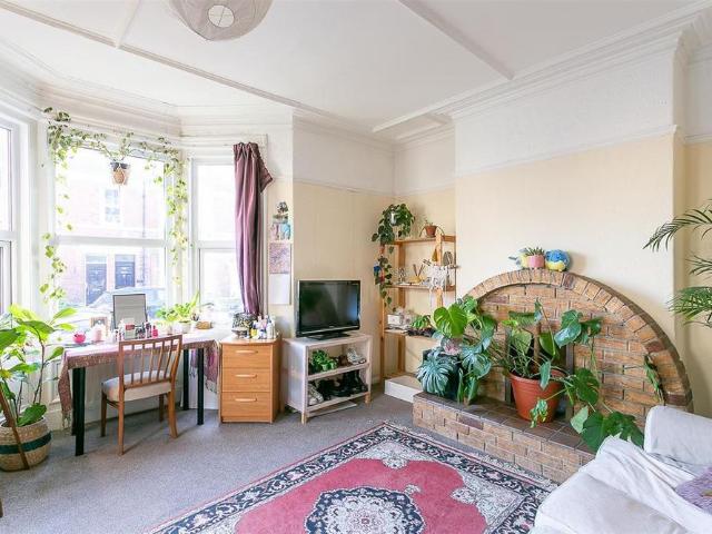 6 bedroom house to rent