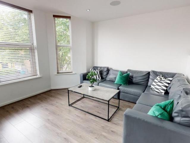 6 bedroom house to rent