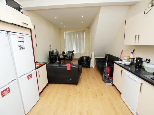 6 bedroom house to rent