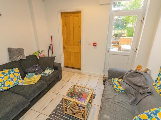 6 bedroom house to rent