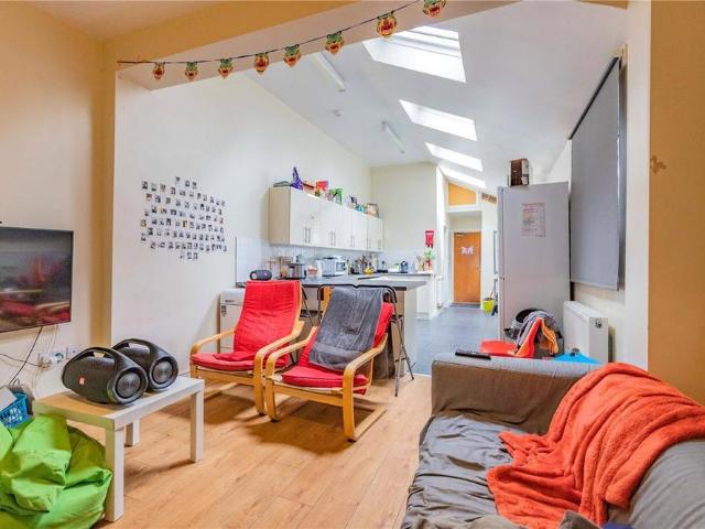 6 bedroom house to rent