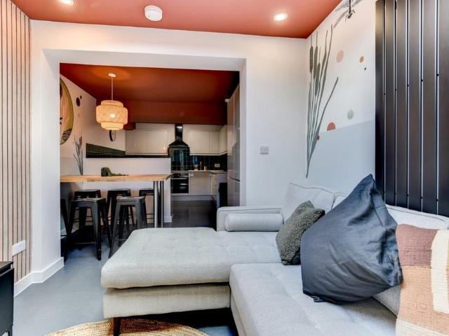 6 bedroom house to rent