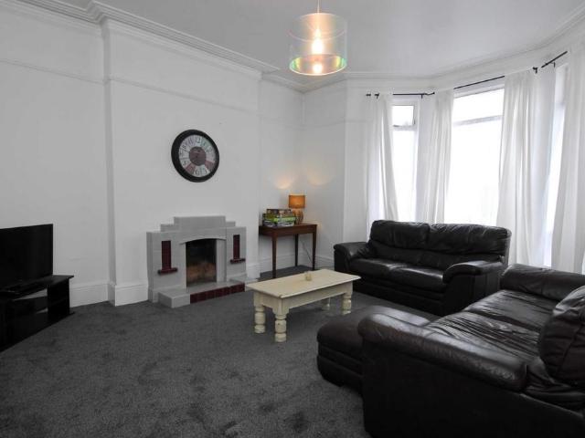 6 bedroom house to rent