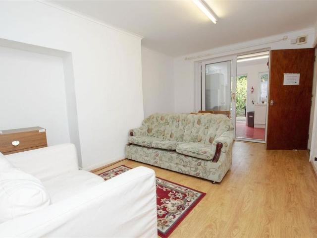 6 bedroom house to rent