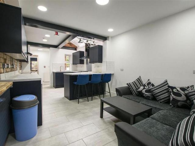 6 bedroom house to rent