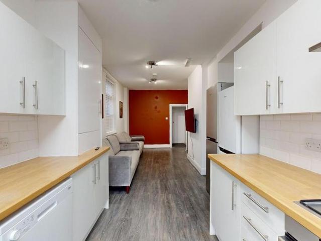 6 bedroom house to rent