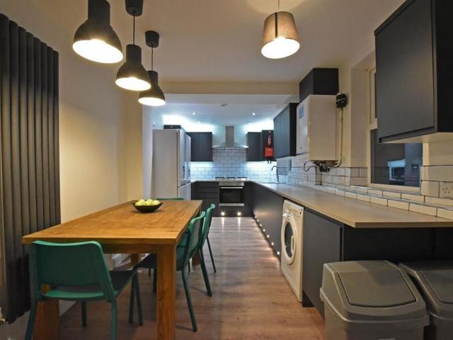 6 bedroom house to rent