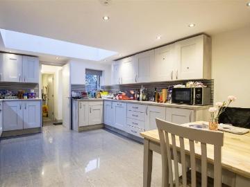 6 bedroom house to rent
