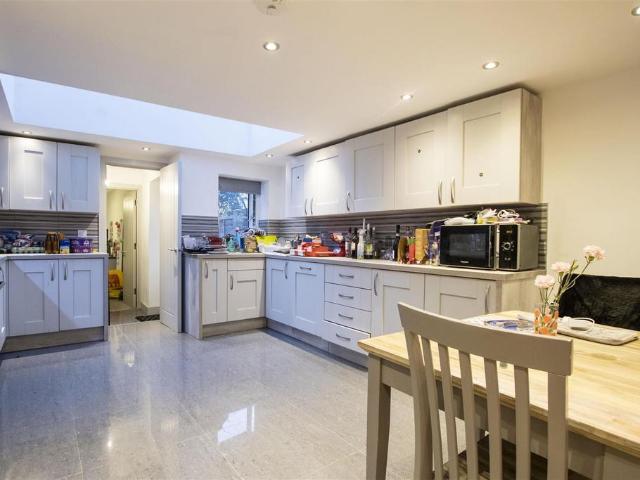 6 bedroom house to rent