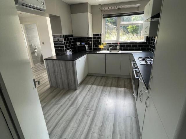 6 bedroom house to rent