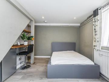 6 bedroom house to rent