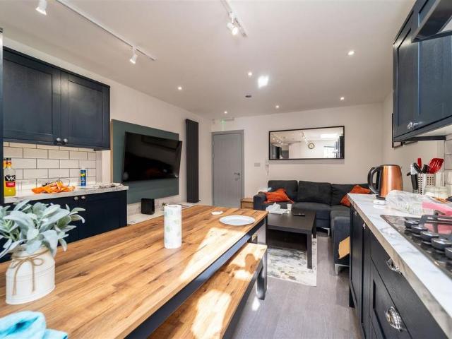 6 bedroom house to rent