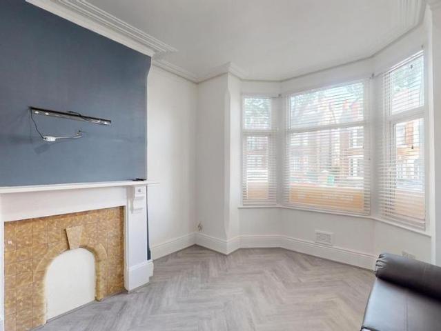 6 bedroom house to rent