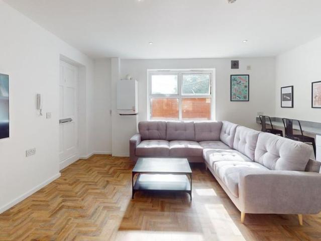 6 bedroom house to rent