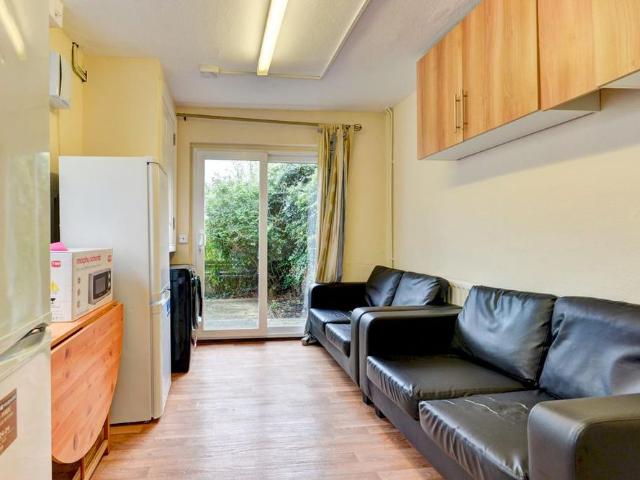 6 bedroom house to rent