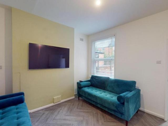 6 bedroom house to rent