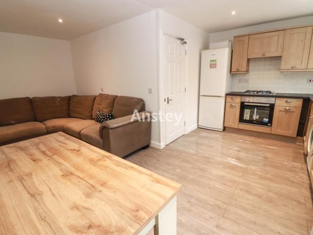 6 bedroom house to rent