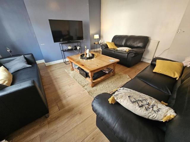 6 bedroom house to rent