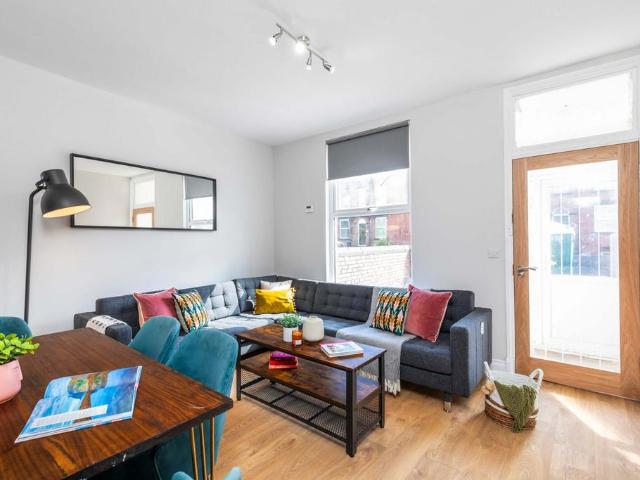6 bedroom house to rent
