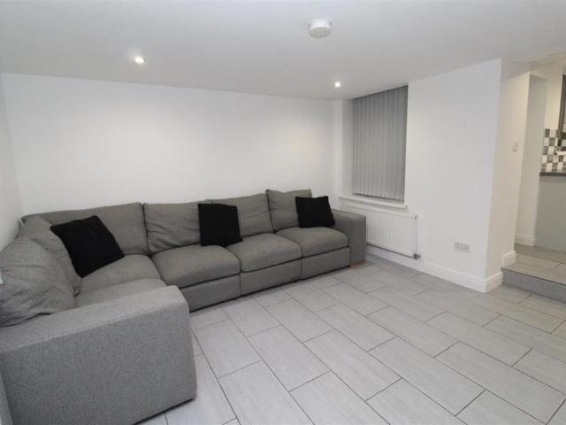 6 bedroom house to rent