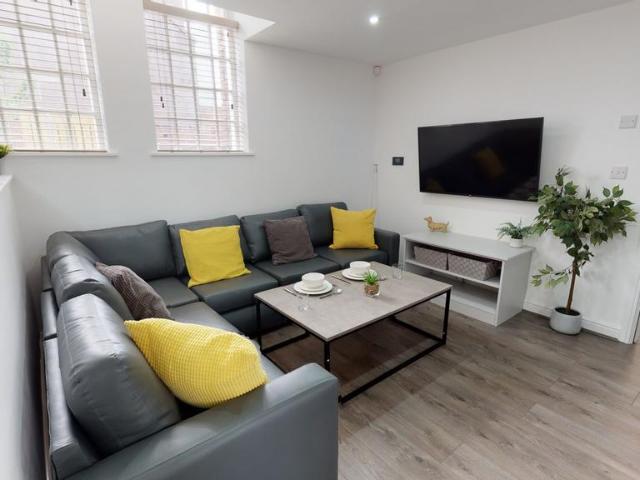 6 bedroom house to rent