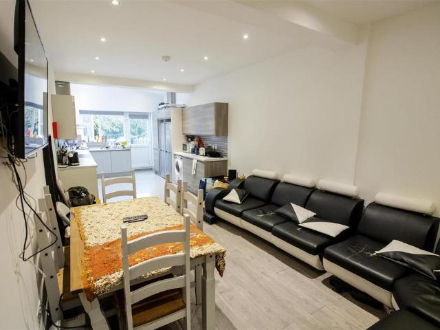6 bedroom house to rent
