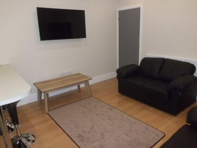 6 bedroom house to rent