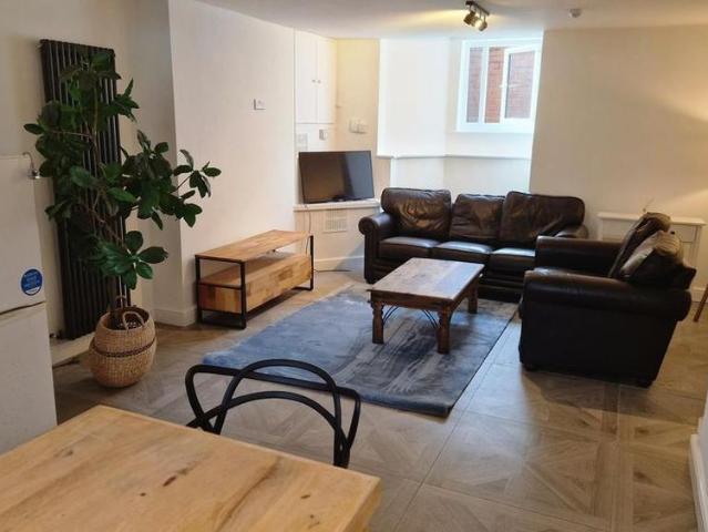 6 bedroom house to rent