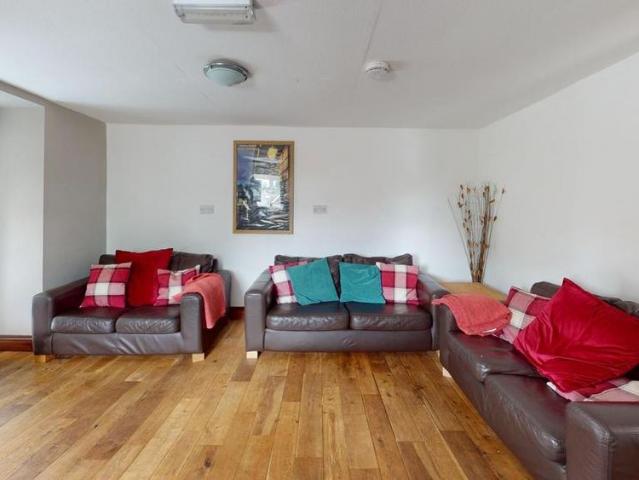 6 bedroom house to rent