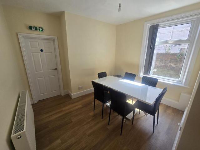 6 bedroom house to rent