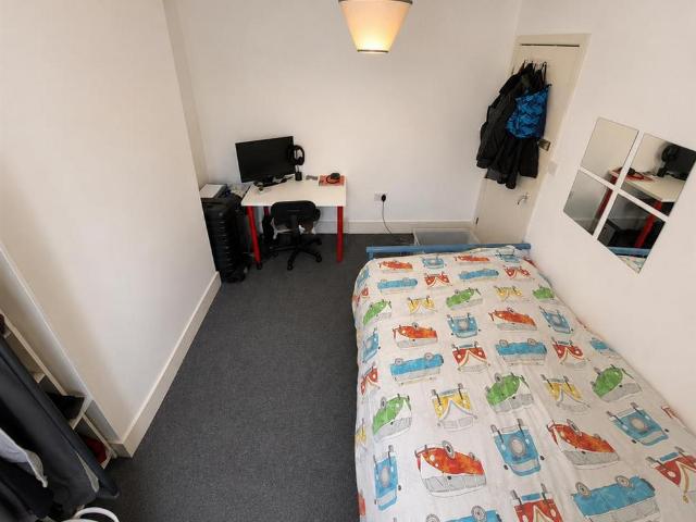 6 bedroom house to rent