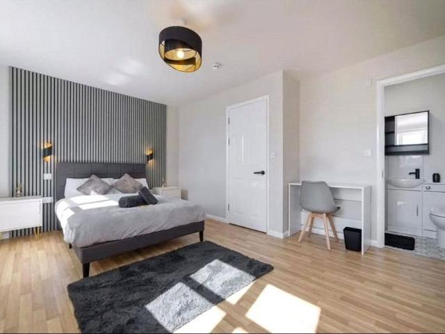 6 bedroom house to rent