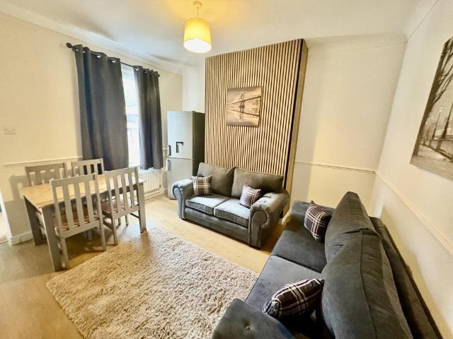 6 bedroom house to rent