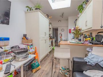 6 bedroom house to rent