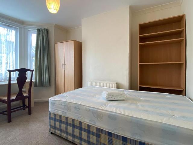 6 bedroom house to rent