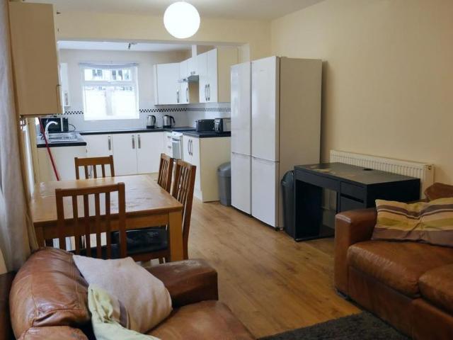 6 bedroom house to rent