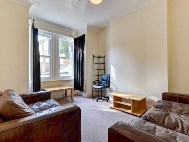 6 bedroom house to rent